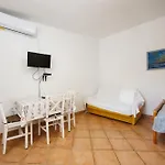 Karantanovi Dvori *