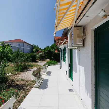 Karantanovi Dvori Murter