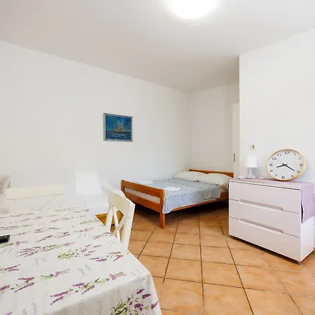 Karantanovi Dvori * Murter