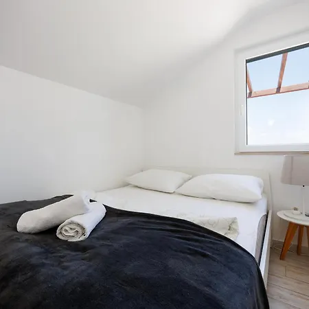 Karantanovi Dvori Daire Murter