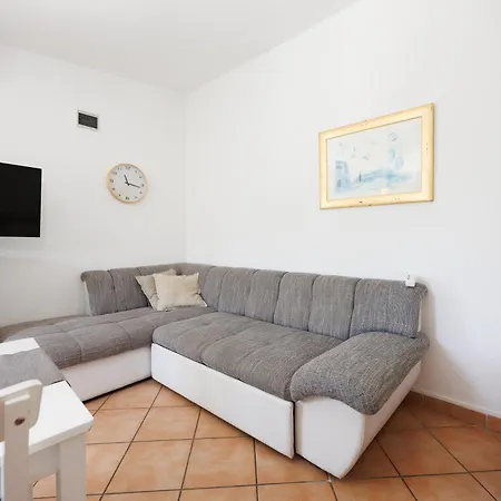 Karantanovi Dvori Murter