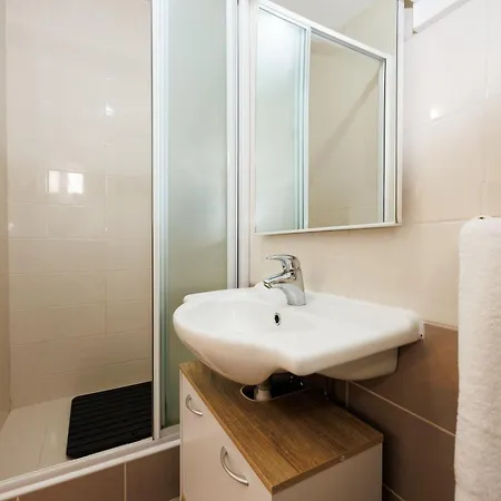 Daire Karantanovi Dvori