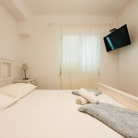 Daire Karantanovi Dvori *