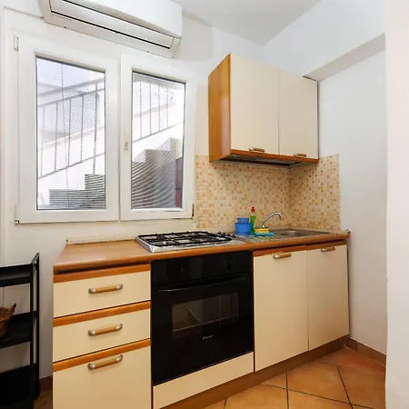 Karantanovi Dvori Apartman Murter