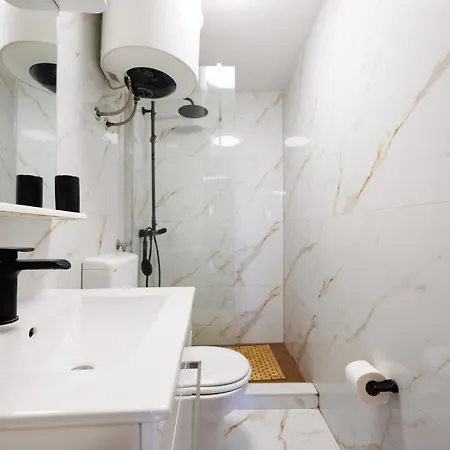 Daire Karantanovi Dvori