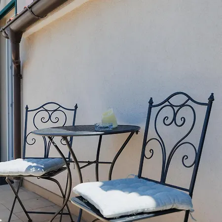 Daire Karantanovi Dvori *