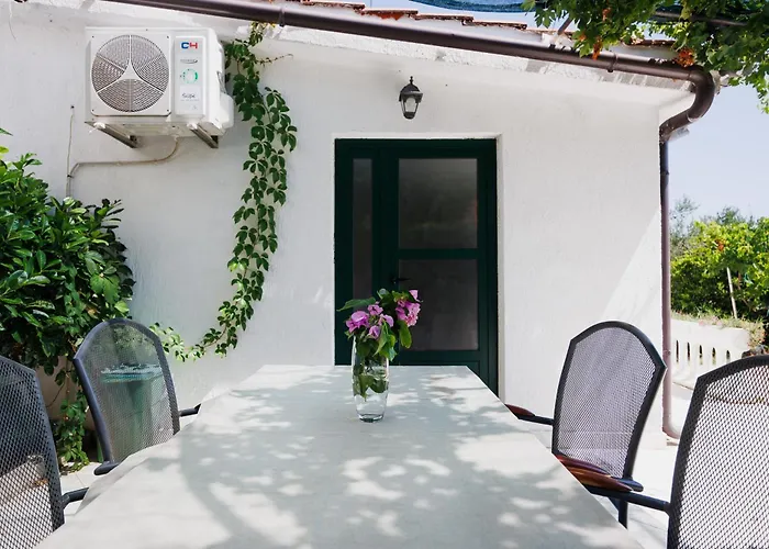 Karantanovi Dvori * Murter