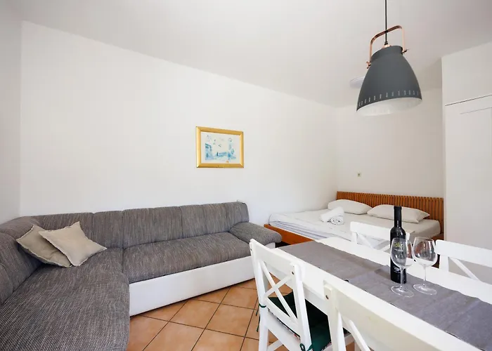 Apartman Karantanovi Dvori *