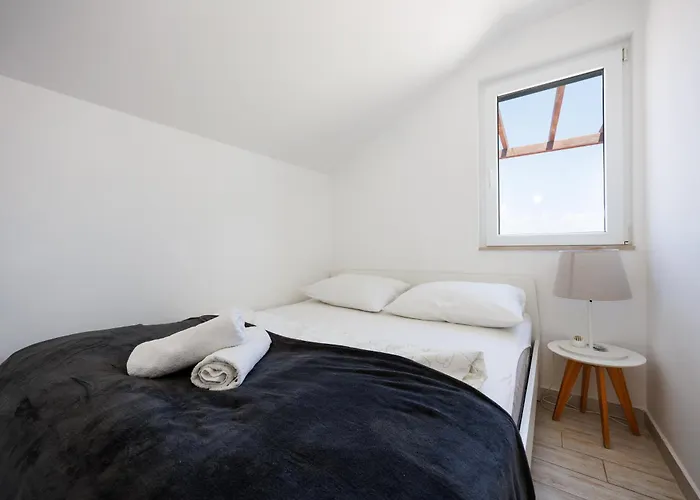 Karantanovi Dvori Apartman Murter