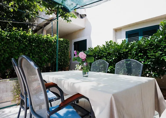 Karantanovi Dvori * Murter