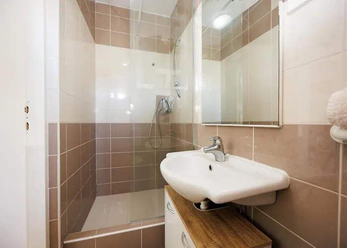 Karantanovi Dvori Murter