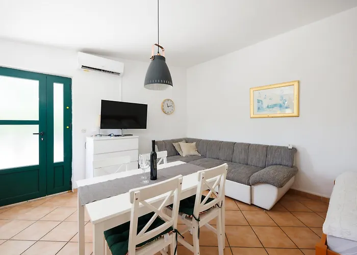 Karantanovi Dvori Apartman