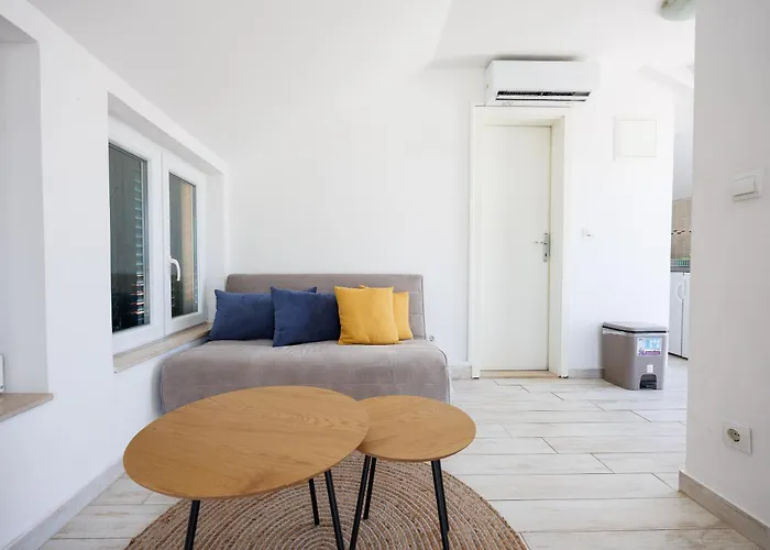 Karantanovi Dvori Apartman Murter